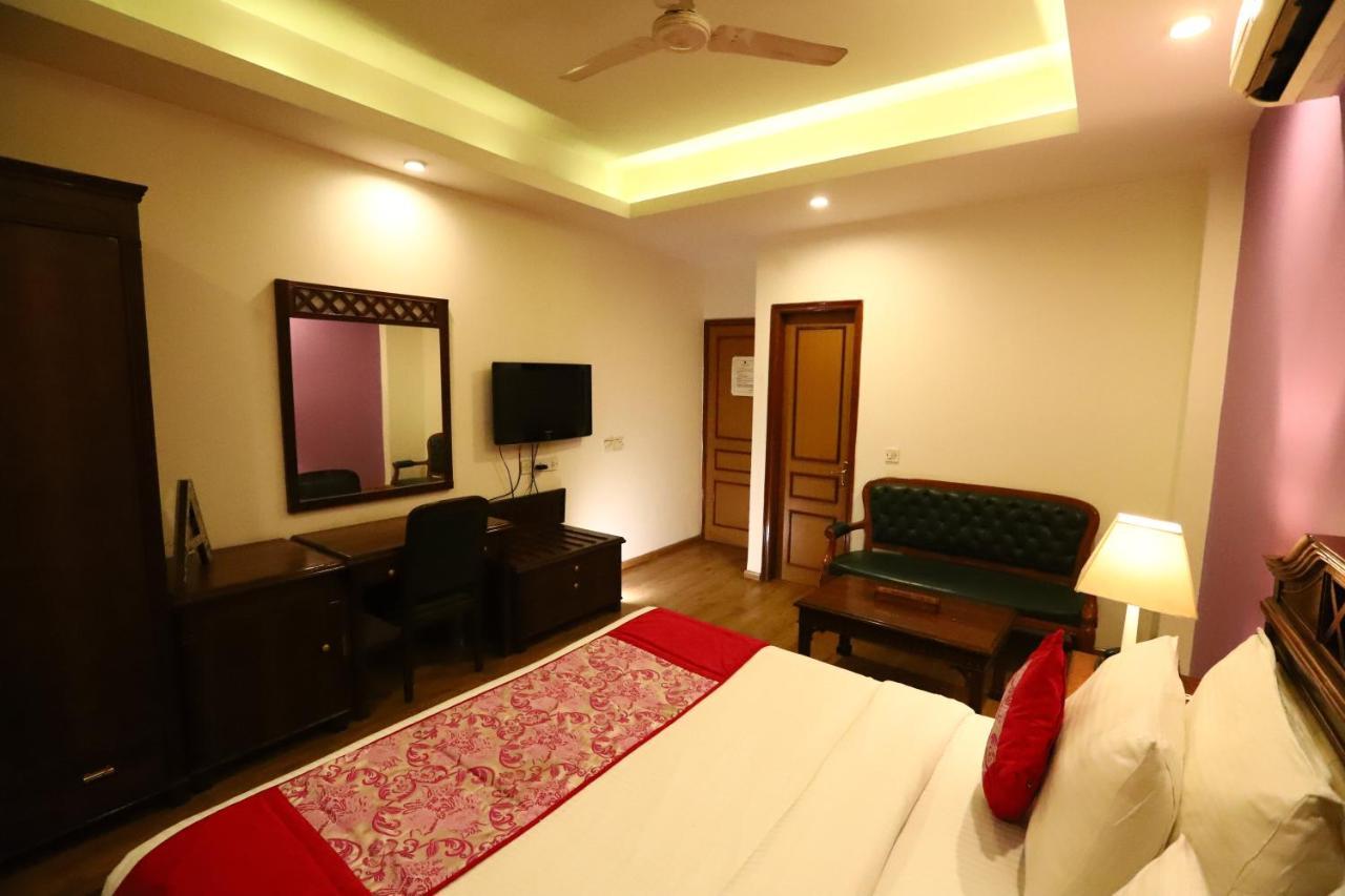 Hotel Ambica Palace Aiims New Delhi - Couple Friendly Local Id Accepted Zewnętrze zdjęcie